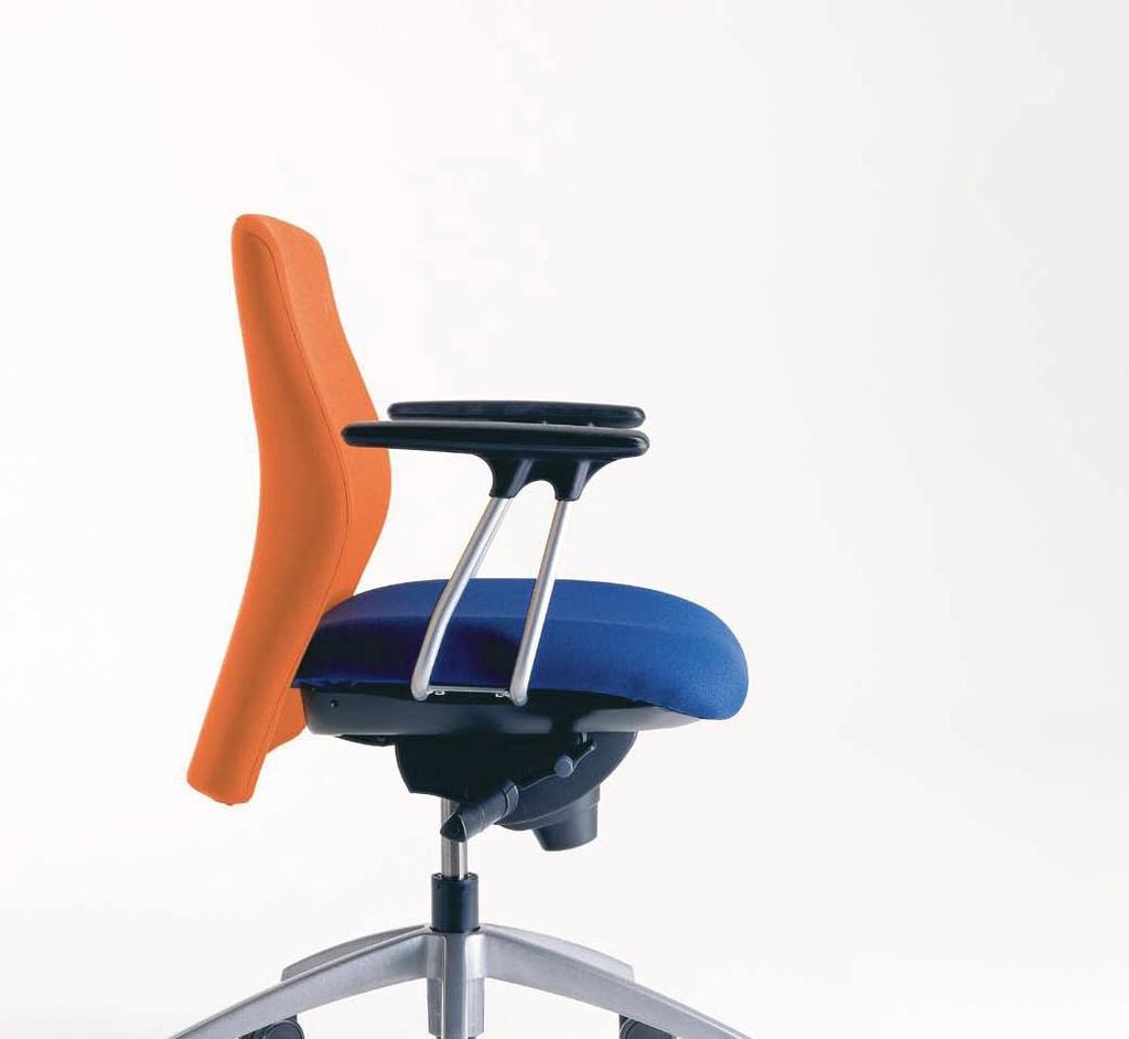 Kolor Poltroncina operativa disponibile nelle versioni: - con sedile e schienale imbottiti - bicolore nell ambito della stessa categoria e tipologia di tessuto - schienale alto