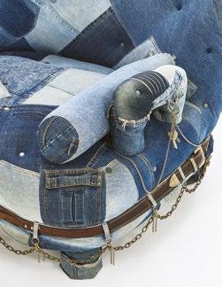 568 Mattia Bonetti Lampada da terra mod. Denim Patchwork di jeans, illuminazione a fluorescenza. Edizione Galerie Italienne, 2007 Edizione di 8 esemplari+ 2 a.p. + 2 prototipi. cm 224x90x47 1.000 / 1.
