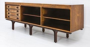 443 Gianfranco Frattini Credenza Multistrato curvato e paniforte lastronati in legno di Jacaranda. Prod. Bernini, 1961 ca.