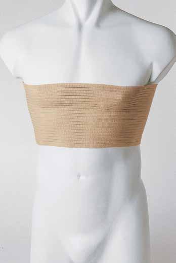 Il tessuto elastico traspirante con cui è confezionata rende la fascia molto confortevole per la buona traspirazione che garantisce al paziente.