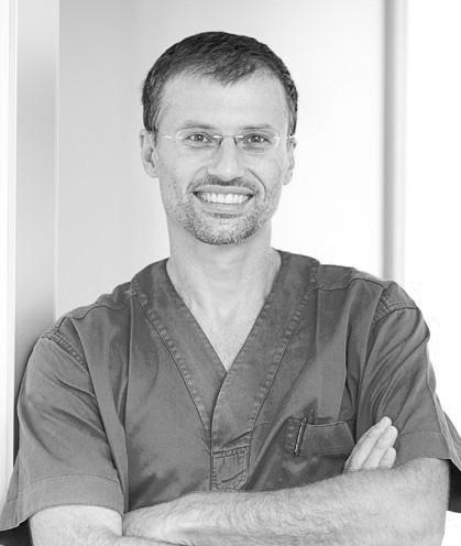 DR. ALESSANDRO PERINI Laureato in Odontoiatria presso l Università di Padova nel 1995 con 110/110.