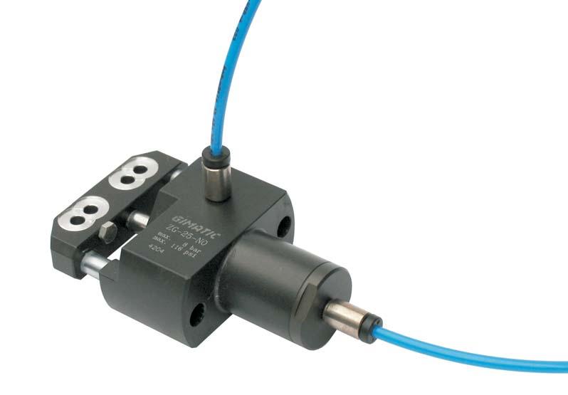 Connessione pneumatica La slitta si alimenta con aria compressa montandovi i raccordi dell aria M5 ed i relativi tubi (non forniti). Aria compressa in A: apertura. Aria compressa in B: chiusura.