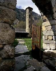 Il pomeriggio, possibilità di visitare il bello patrimonio romanico (belle chiese),