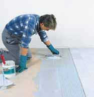 Preparazione del sottofondo Il sottofondo deve essere pulito e asciutto. Eliminare completamente grassi, oli, cere, residui di pittura, prodotti per la cura di pavimenti, rasature in gesso, ecc.