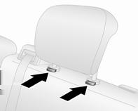 36 Sedili, sistemi di sicurezza Poggiatesta posteriori, regolazione dell'altezza Avviso Gli accessori approvati possono essere attaccati solo se il sedile non è in uso.
