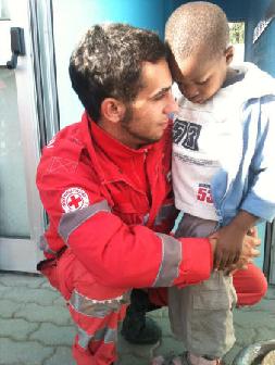 Attività per Giovani in Emergenza In occasione di disastri, sismi ed emergenze, dove purtroppo sono coinvolti anche i bambini, gli animatori A.p.G. in Emergenza supportano il lavoro delle squadre di psicologi, facendo da tramite con il bambino, cercando di cogliere come viene metabolizzato e vissuto il disagio.