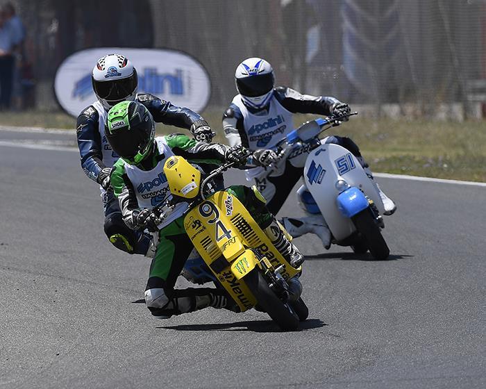 SCOOTER 70 AMA SUPER SPORT: RAINERI PRONTO PER IL SALTO Stefano Raineri è il più rapido al via di Gara-1 precedendo Nicolò Cionna e Ivan Calce.