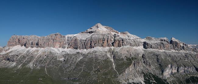 LUGLIO Gita alpinistica al PIZ BOÈ Ferrata Piazzetta. Accesso: Punto di partenza dell'escursione è il Passo Pordoi (m. 2242).