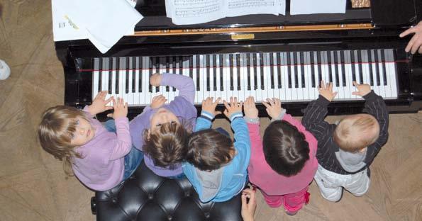 Primo Ciclo 4-7 anni Corso A Esperienze Entusiasmanti e coinvolgenti per i più piccoli MUSICAGIOCANDO - dai 4 ai 5 anni Gioco, ascolto e ritmica attraverso il corpo, la voce, oggetti sonori e gli