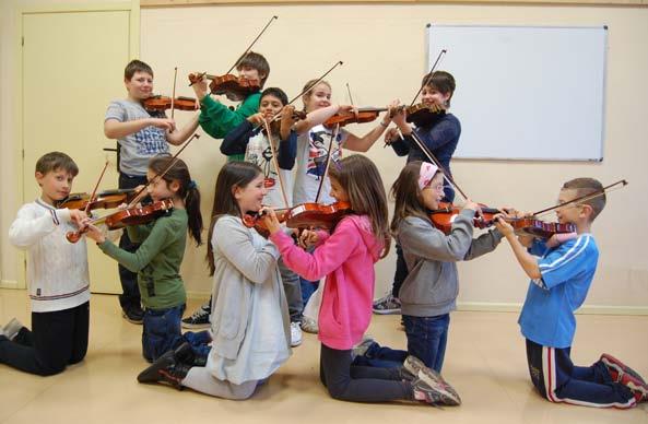 Secondo Ciclo 8-13 anni Corso B L inizio del percorso strumentale Gli allievi vengono invitati a scegliere lo strumento musicale che meglio si addice alla loro motivazione musicale ed espressiva.