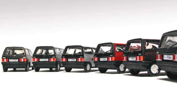 201804 H0 Set autovettura Autobianchi Y10 con motorino Piaggio Ciao e