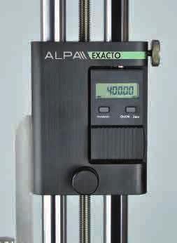 LCD display. Squared stainless steel marker, which can be adjusted using the housed key. With fast-moving button.