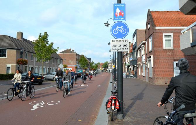OLANDA Nei Paesi Bassi, non esiste una regolamentazione legale delle piste ciclabili.