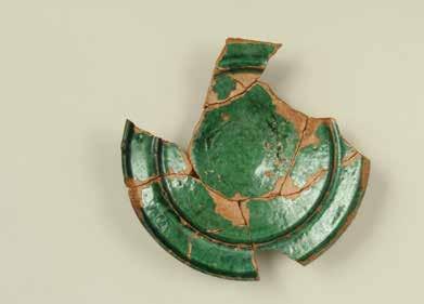 Prima e dopo il restauro, piatto (RCGE 98879 [n. 8]) l ultimo quarto del XII e la metà/ terzo quarto del XIII secolo, ha restituito un considerevole numero di oggetti ceramici.