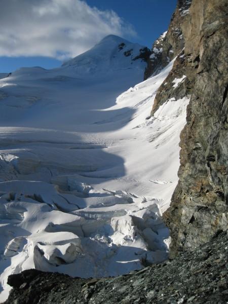 Avvicinamento: evidenza dei seracchi da oltrepassare e (in primo