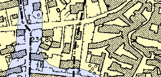 2.1.12 Area R3.13 Ubicazione: è ubicata nel concentrico alla quota di circa 238 m s.l.m., limitata sul lato nord da Via Roma. I limitrofi appezzamenti circostanti sono già edificati.