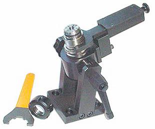 Fissaggio con 4 viti al banco di lavoro SUITABLE FOR 30 & 40 TOOLHOLDERS USED ON WOODWORKING MACHINES Head fixture can be set in two positions, vertical and horizontal, for a