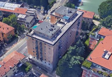 DESCRIZIONE DELL EDIFICIO In Figura 1 si riportano alcune viste prospettiche dell edificio analizzato.