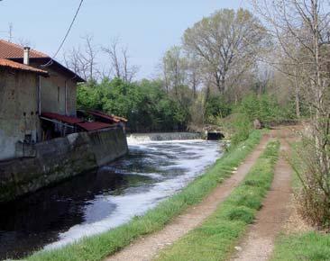 varchi tra l urbanizzato costituiti da spazi aperti agricoli e parchi pubblici (PLIS) e la presenza di percorsi ciclopedo- ferroviarie); carattere sovralocale; e percorsi interni che li attraversano;