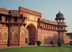 In mattinata visita di Delhi, con sosta fotografica al Forte Rosso, maestoso palazzo costruito dall imperatore Moghul Shahjahan nel 1638, oggi patrimonio dell UNESCO.