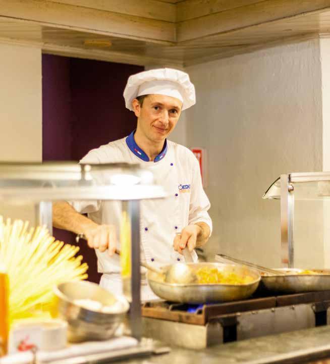 ristorante terrace IL VILLAGGIO centro benessere sala conferenze LE CAMERE occupazione massima aria condizionata tv-sat minifrigo cassetta di sicurezza con 2 ambienti separati LA