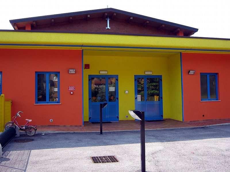 La scuola è stata inaugurata il 9 settembre 2006 ed ha raccolto l'utenza che era provvisoriamente ospitata presso la scuola primaria N. Sauro.