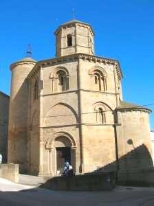 Proseguendo il cammino prima di entrare a Villamayor di Monjardín (percor 9,2km), possono ammirare la Fuente del Moro (secolo XIII una robusta cisterna coperta con volta ad arco di stile romanico) e