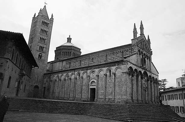 Massa Vecchia - Massa Marittima 83 tedrale di Massa Marittima: si tratta di parti decorative di un primo edificio sacro precedente quindi alla chiesa romanica attualmente visibile.