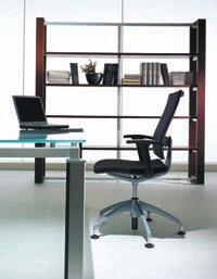 Essential shapes and great elegance define Electa executive furniture, which is characterised by two lines of