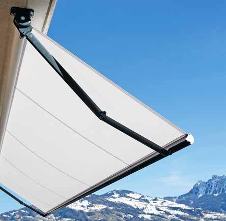 La si può motorizzare su richiesta, anche in versione telecomandata o con centralina elettronica per la sorveglianza del sole e del vento.