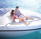 Comfort Il design della prua rende la barca ancora più spaziosa, con il vantaggio di avere una seduta molto ampia e profonda.