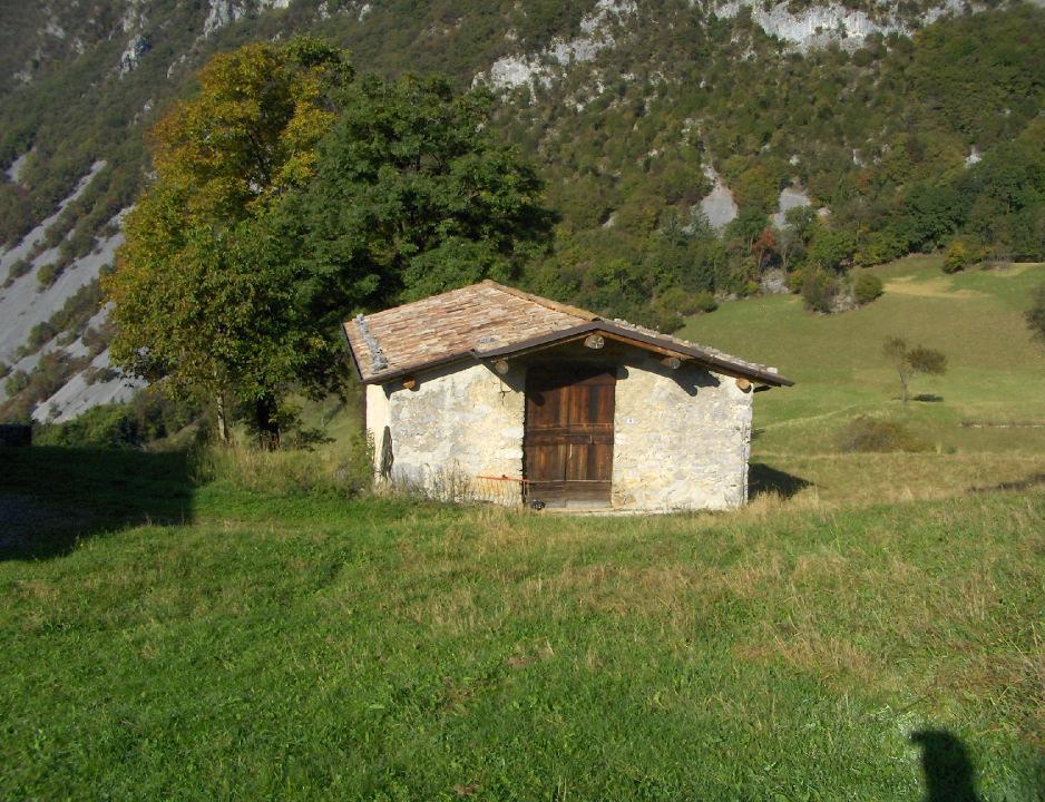 COMUNE DI OLTRESSENDA ALTA Provincia di Bergamo Piano di Governo del Territorio Disciplina dei nuclei storici SCHEDA EDIFICIO D 03 Censimento edifici dei nuclei storici Nucleo Bricconi Inquadramento