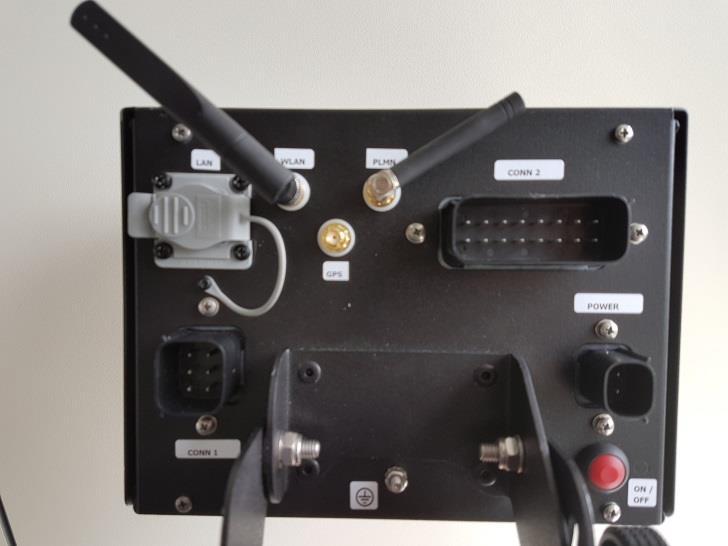 Monitor LCD a colori, elettronica di commutazione integrata, generatore di grafica di riferimento e paraluce antinfortunistico, cavi di