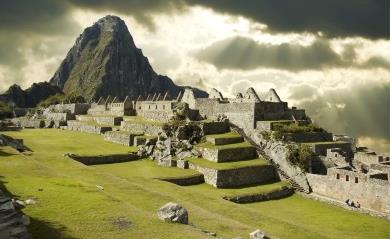 Navigazione fino a Puno e sosta a Taquile con assistente locale parlante italiano.