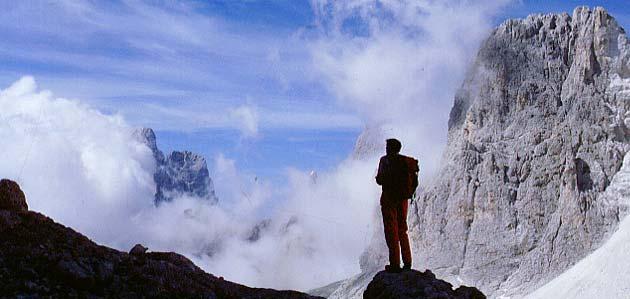 1 I visitatori del Parco Adamello Brenta Principali risultati di un indagine Profilo (1) 2 meno di un quarto gli escursionisti (la metà negli altri parchi) 85% di turisti fedeli 2/3 pensano di