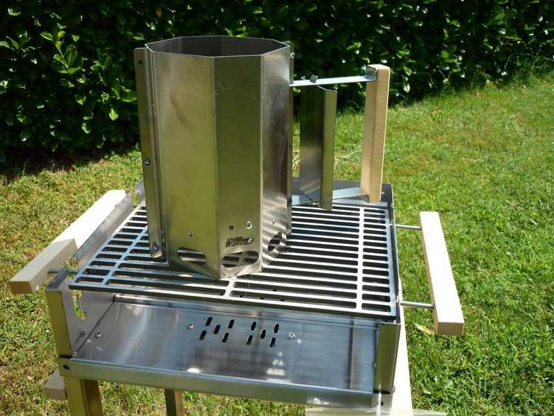 immediatamente nel barbecue. Tramite l apposito manico in legno, dotato di protezione contro il calore, l operazione risulterà facile e veloce.