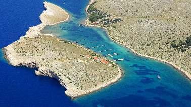 Lo skipper pianificherà la ro a e il tour in base alle migliori condizioni meteo per poter veleggiare in sicurezza e relax allo scopo di rendere piacevole questo tour sulle isole Korna.