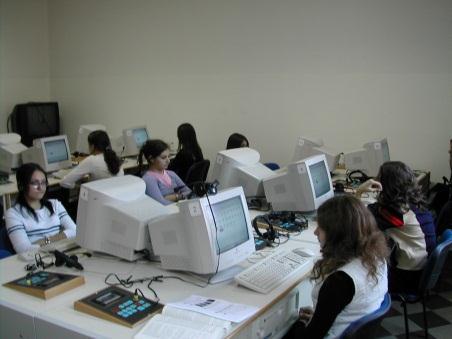 collaborano, oltre ai responsabili delegati dal Dirigente Scolastico, tecnici e personale ausiliario.