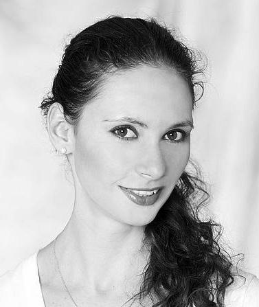 Nella stagione 2015-2016 si è unita al Semperoper Ballett di Dresda e dopo un anno è tornata a esibirsi con la Compagnia del Royal Ballet.