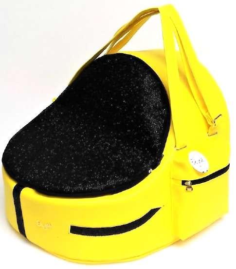 Pocket Car Igloo Pocket Car Igloo Yellow. Elegantissimo trasportino per auto. Due tasche con cerniera. Finiture glitterate. Morbido cuscino interno rimovibile con cerniera.