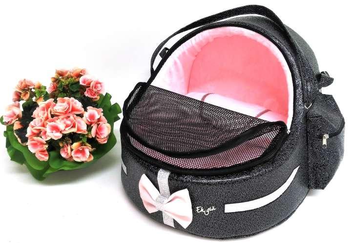 40cm X 50cm X 50cm) cod.df.art.38/13.l -. 352,00 (h.45cm X 50cm X 50cm) Pocket Car Igloo Moza Black + Pink + Bow. Elegantissimo trasportino per auto. Due tasche con cerniera. Finiture glitterate.