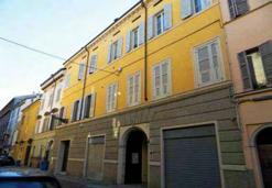R.G.E. N 286/17 - N. IVG 223/26C Borgo Regale, 5 - PARMA Lotto 1 - Appartamento di mq. 41, posto al piano terreno di edificio storico, composto da un unico vano e bagno.