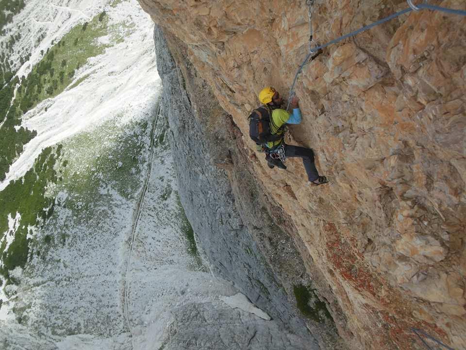 Pilastro di Rozes, Paolo VI Relazione da una ripetizione del Luglio 2014. Primi salitori: Lorenzo Lorenzi, Albino Michielli, Bruno Menardi, Carlo Gandini, e Arturo Zardini dal 17 al 22 giugno 1963.