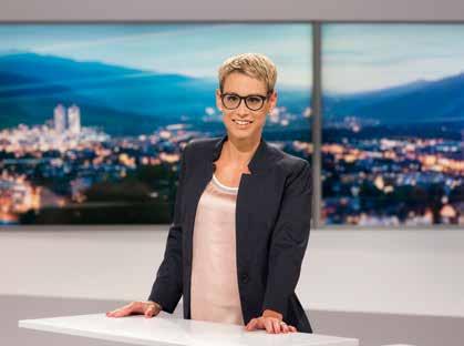 22 settember 2017 accents nr. 3 Televisiun Rumantscha cun duas novas fatschas Corina Schmed (35), creschida si a Trun, è ina da las vuschs da novitads al Radio Rumantsch.