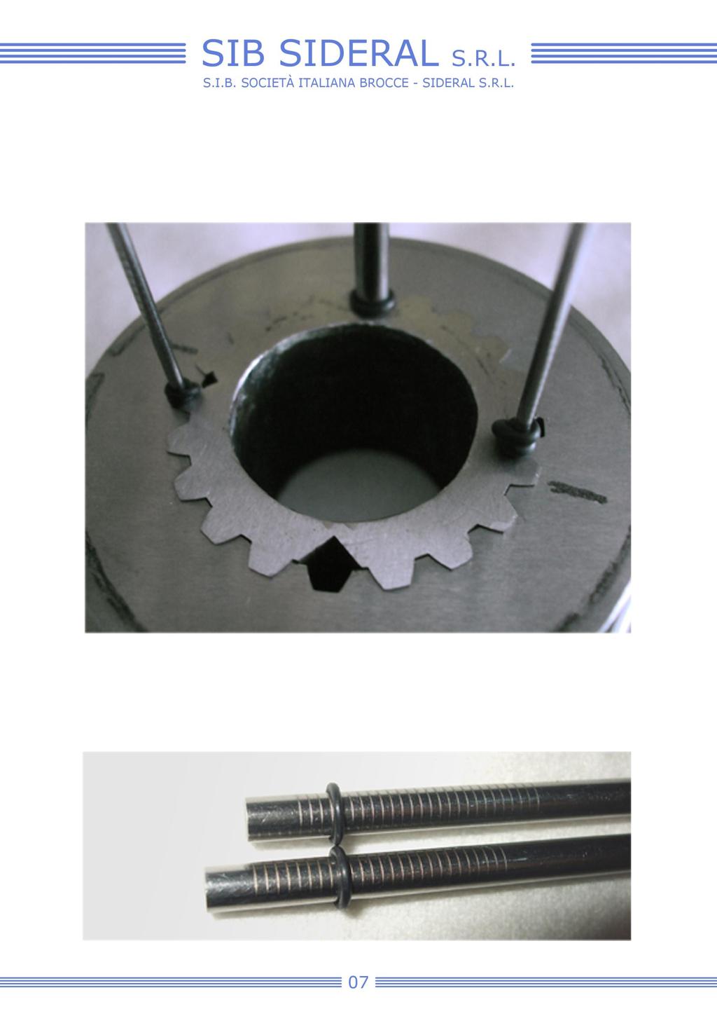 Inserimento del rullino calibrato in un vano dente corretto e di due rullini nelle scanalature per controllo diametro Esterno (stessa operazione per il diametro Interno) Misura di