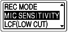 2 Apăsaţi sau de pe butonul de comandă pentru a selecta MIC SENSITIVITY" (Sensibilitate microfon), apoi apăsaţi ENT.