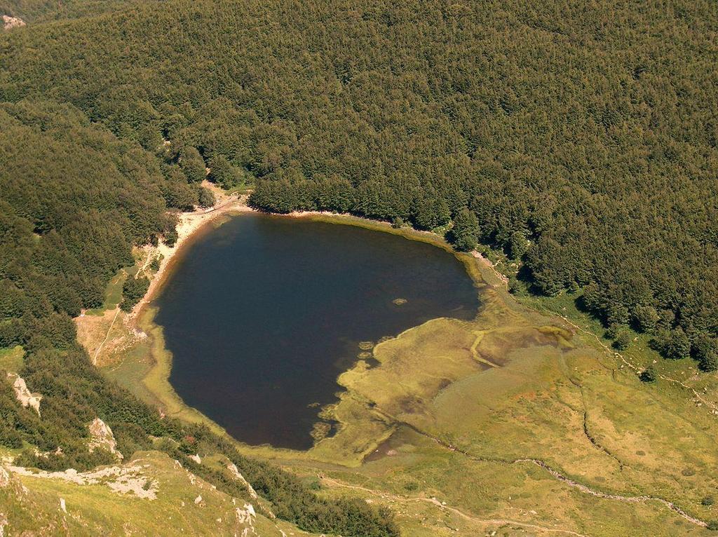 Lago Baccio (Tagliole): è posto sul fondo del circo glaciale compreso tra il Monte Giovo ed il