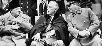 Data per certa la vittoria Churchill Roosevelt (morirà ad aprile) Stalin Nel febbraio del 1945 a Yalta sul mar Nero CONFERENZA: 1.