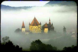 centri storici di Targu Mures e di Bistrita 4 giorno LA DOLCE BUCOVINA: Bistrita Moldovita Sucevita - Suceava (245km) ü visite : i monasteri affrescati della Bucovina, la