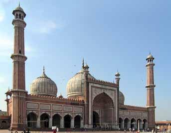 Il forte venne edificato su ordine dell Imperatore Shah Jahan, il quale fece costruire anche il Taj Mahal e la Jama Masjid.